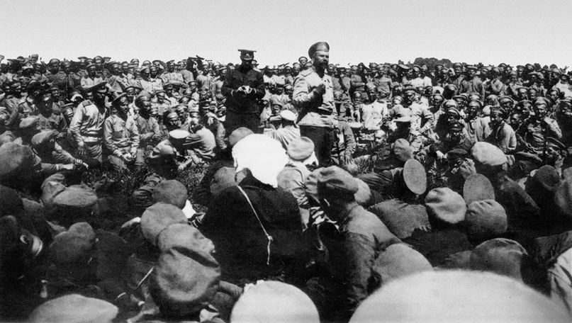 «Митинг на фронте». Фото 1917 года