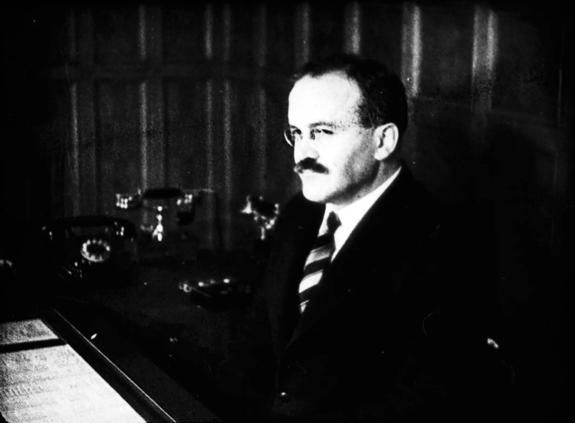 Считается, что это фото Молотова было сделано 22 июня 1941 года